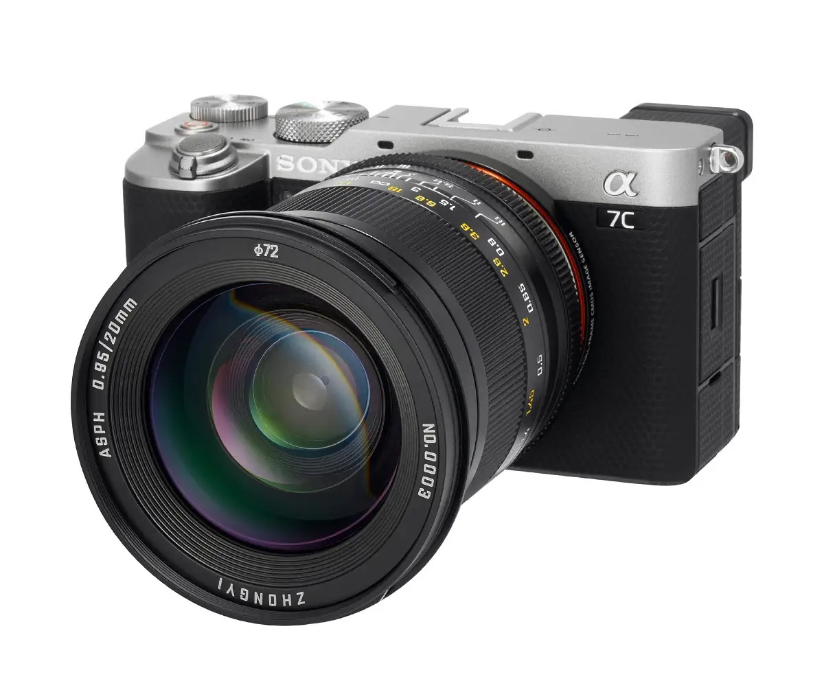 Объектив Mitakon Speedmaster 20mm f/0.95 Asph с камерой Sony A7C