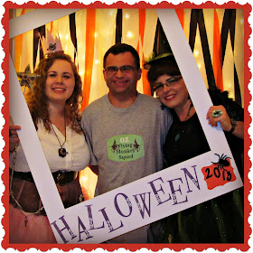 photo booth, diy polaroid photo booth frame, photo booth frame, Halloween photo booth, easy Halloween photo booth ideas