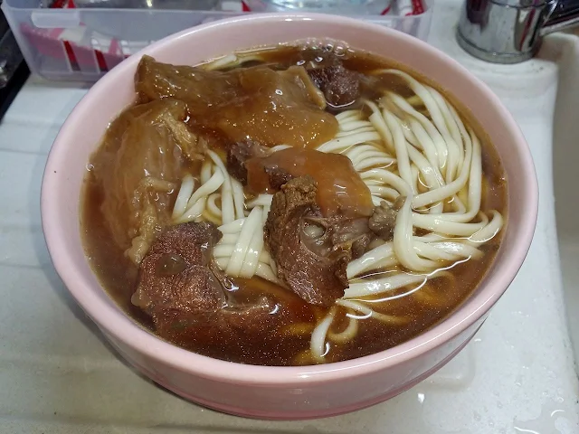 珍苑臺灣牛肉麪 半筋半肉牛肉麪