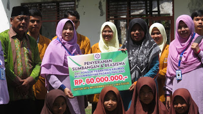 Pontren Kauman Muhammadiyah Serahkan Beasiswa siswa dan Bantuan kepada  MTs Muhammadiyah Lima Kaum 