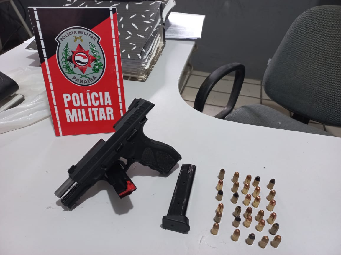 PM prende suspeito de matar parente na cidade de Paulista; a arma usada no crime foi apreendida