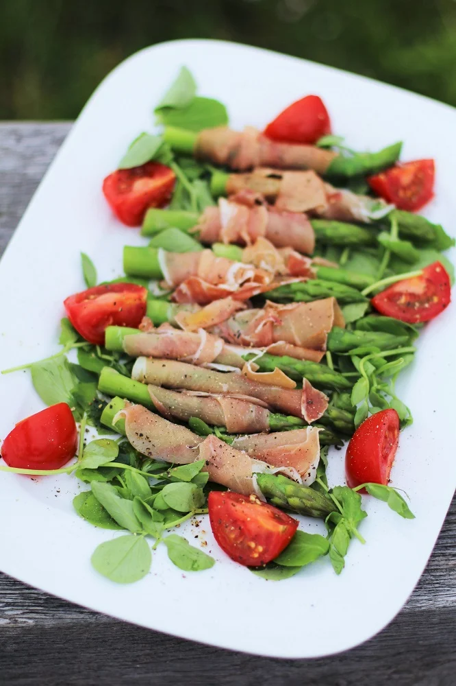 Serrano ham wrapped asparagus, rooftop picnic - London lifestyle blog