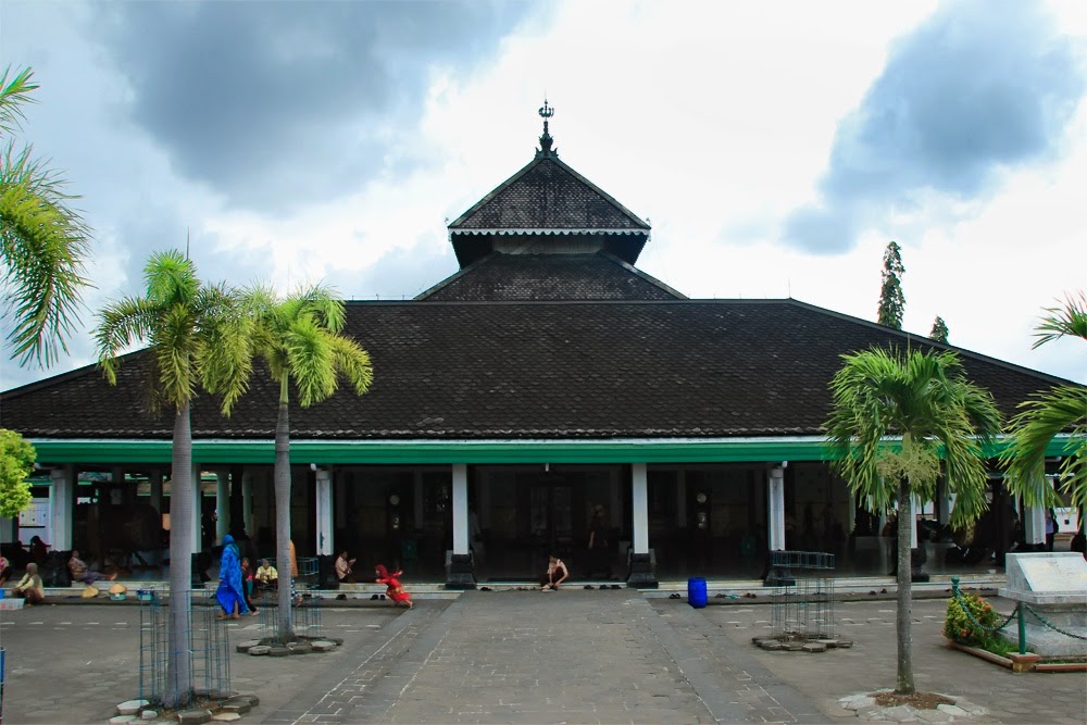 Masjid Agung Demak (1474)  Mistikus Cinta