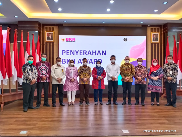 Pemkab Lingga Menerima Penghargaan Peringkat Pertama BKN Award 2021