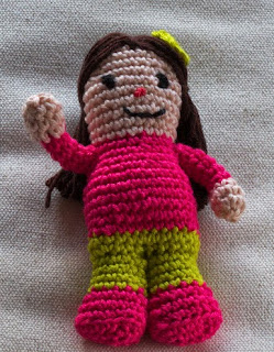 http://www.mycrochetprojects.com/blog-content/uploads/2014/05/kleine-puppe-small-doll.pdf