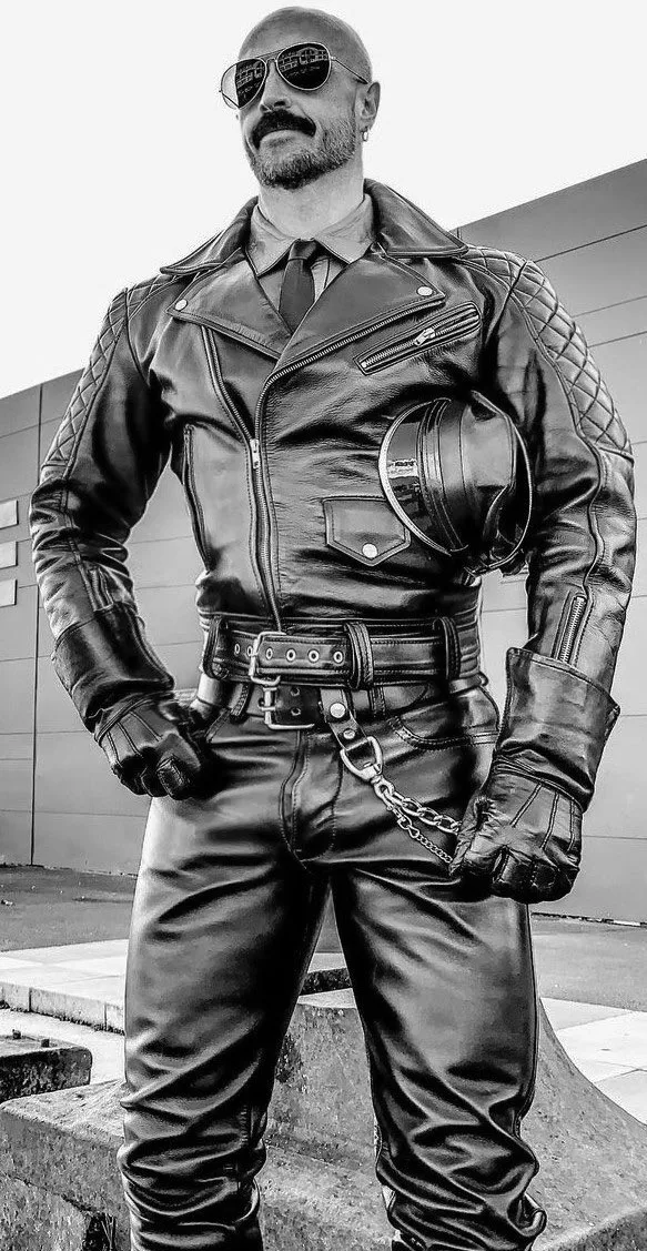 Bald tall full black leather geared leathermen Master