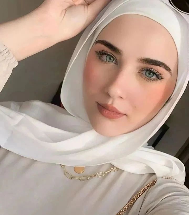 New white Hijab Style DP for Stylish Girl