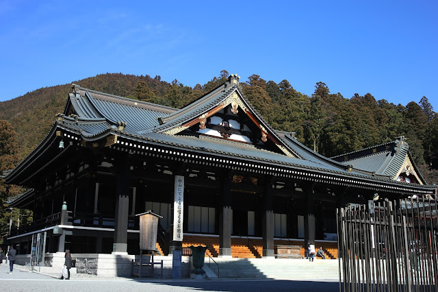 山梨県身延町身延山久遠寺の本堂