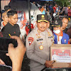 Kapolda Sulsel Bersama Pangdam Hasanuddin, Serahkan 100 Paket Sembako Ke Korban Banjir Makassar