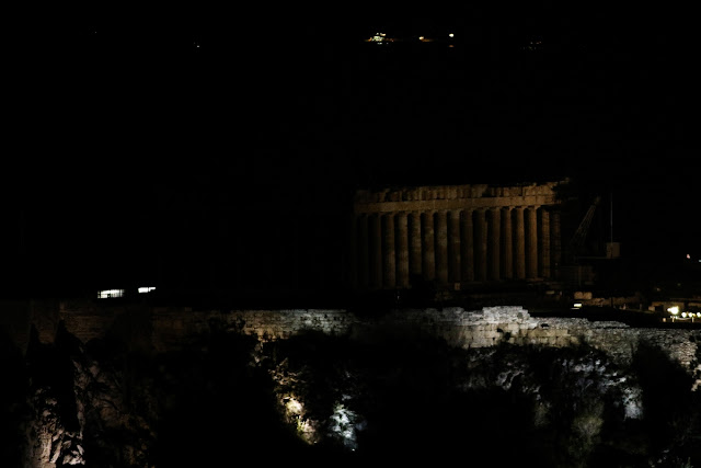 Επτά χρόνια μετά και το σκοτάδι μεγαλώνει...