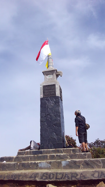 Puncak Hargodumilah Gunung Lawu 2016