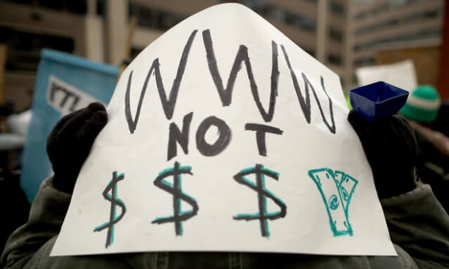 ما هو مبدأ "حيادية الإنترنت" وما تداعيات القرار الأمريكي بإلغائه؟