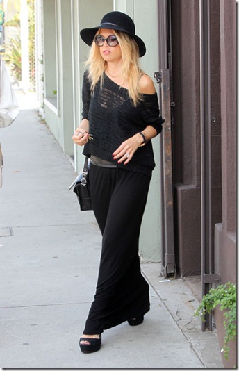 Rachel Zoe Out Shopping Alexander McQueen bXzF1y8_E3Tl