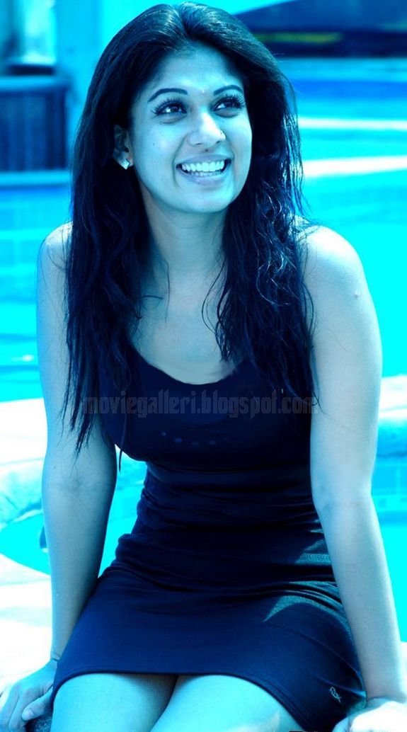 [nayanthara-swimsuit-stills-images-pics-04.jpg]