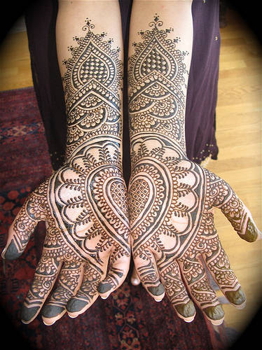 Pakistan In Pakistan the tradition of responsibility using henna designs
