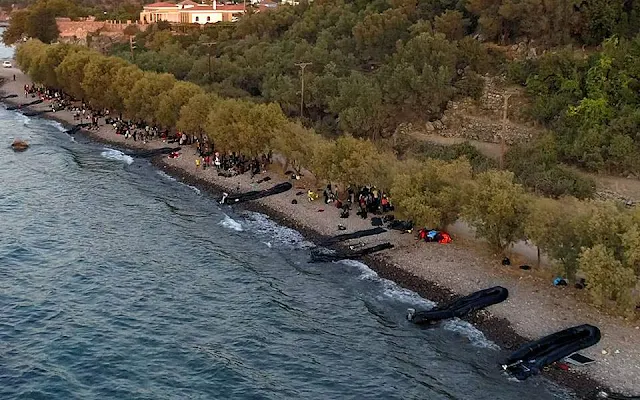 Με μετακινήσεις από στρατόπεδο σε στρατόπεδο, αλλά και με απελάσεις απαντά κυβέρνηση στον εγκλωβισμό προσφύγων και μεταναστών