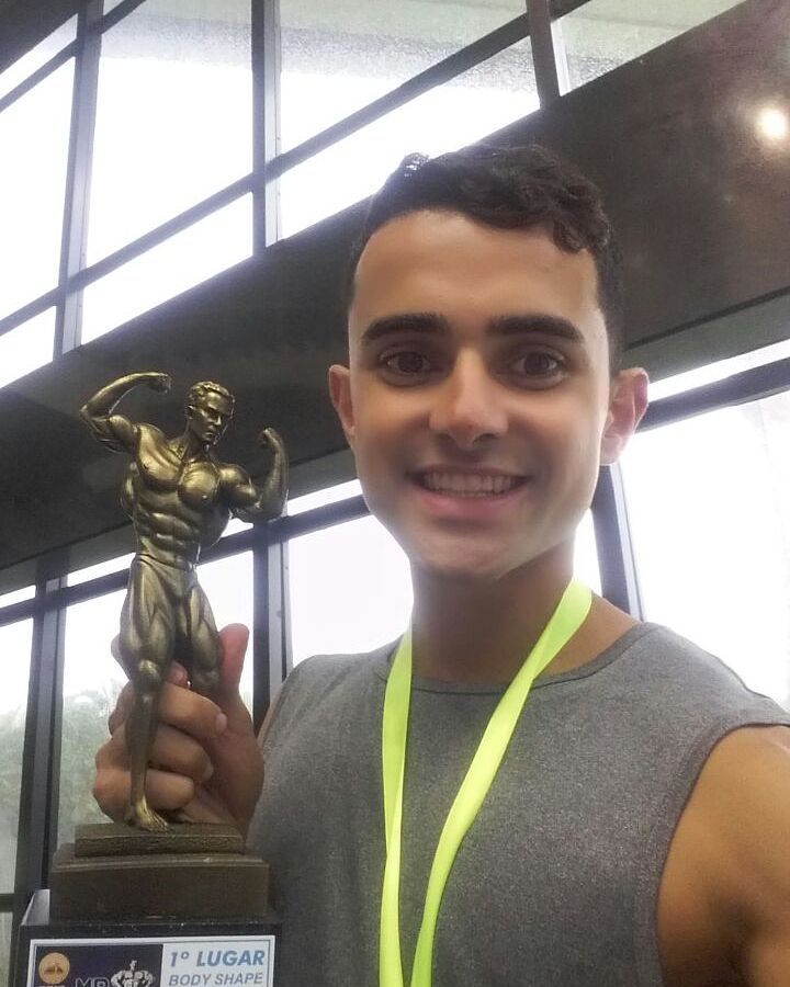 Ramon Cabral é campeão Body Shape Sênior do Mr. Campos 2017