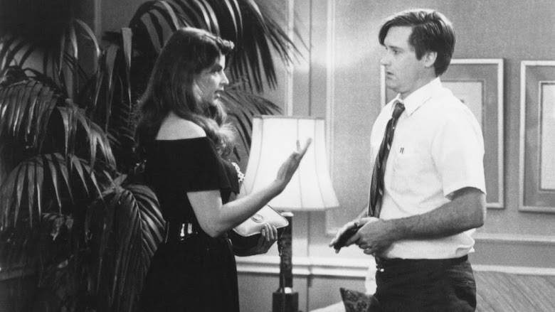 Hay un muerto en mi cama 1990 pelicula descargar utorrent