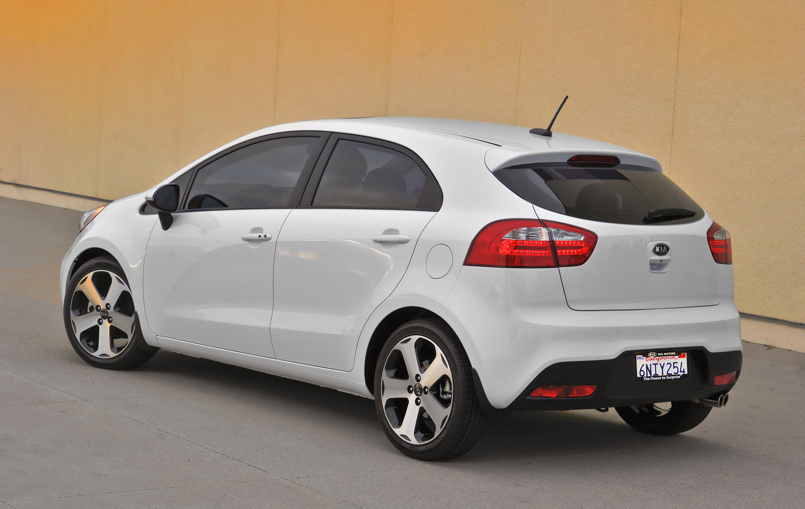 Kia Rio   ReViEw 4 CArS AnD TrUcKs