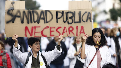 Profesionales médicos manifestándose en Madrid