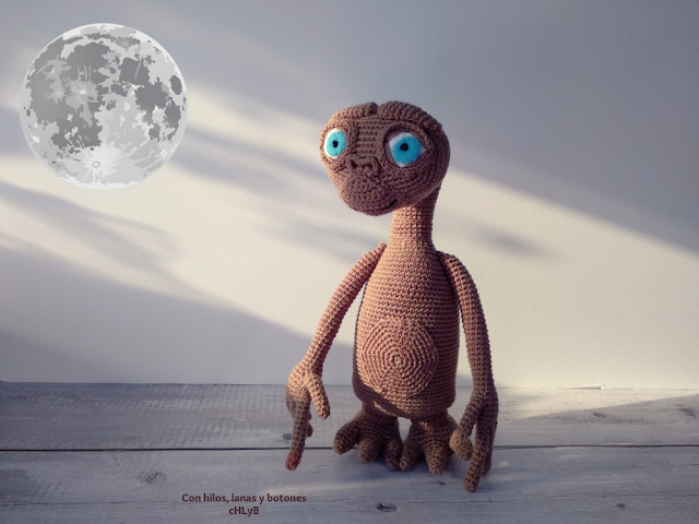 Con hilos, lanas y botones: E.T. El Extraterrestre amigurumi (patrón de Freakrochet)