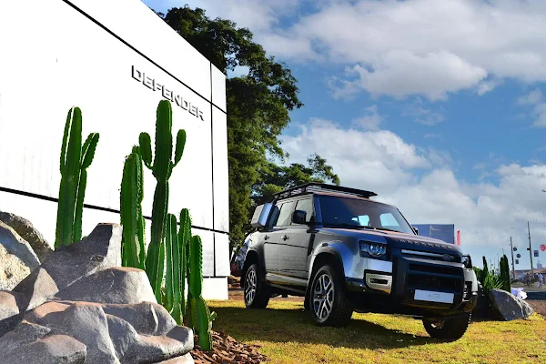 Novo Land Rover Defender em exposição na Agrishow 2024