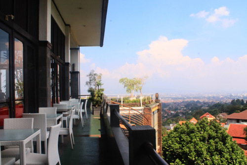  Sierra  Cafe Lounge Dago Bandung  Garasi Kuliner