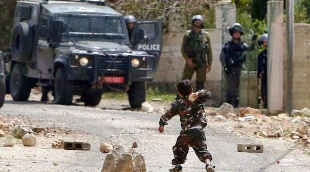 Subhanallah, Bocah Palestina 5 Tahun Ini 'Melawan' Tentara Israel Sendirian