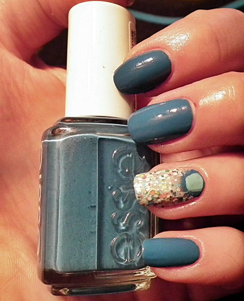 Essie, Essie Avenue Mountain 251, manicure, Jolly Jewels Golden Rose, Wibo Gel Like nr 7, wizaz