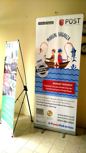 Roll Up Banner POST