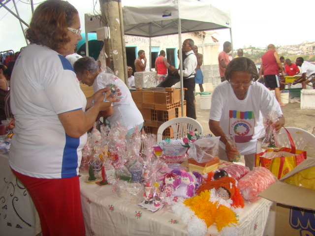 Muitas opções de diversão e compras na Feira da Fraternidade