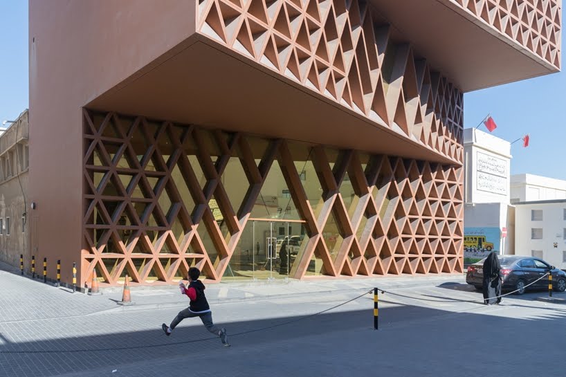 Biblioteca Khalifeyah por SeARCH