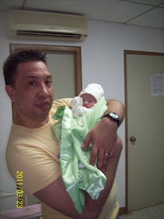 Papá e hija con la manta