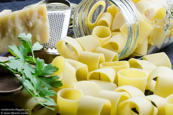 Pasta con berenjena y pez espada (emperador)