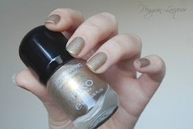kiko holographic nail lacquer 002 golden champagne daylight