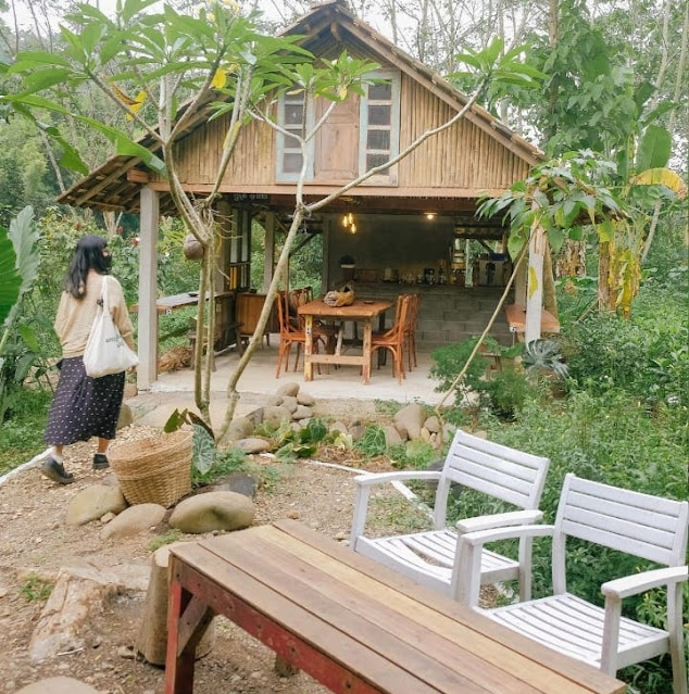 Latar Belakang Warung Lembah Semarang Lokasi