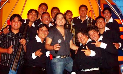 Foto de Marco Antonio y su Orquesta sonriendo