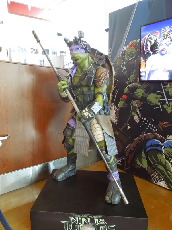 Teenage Mutant Ninja Turtles Donatello cinema statue