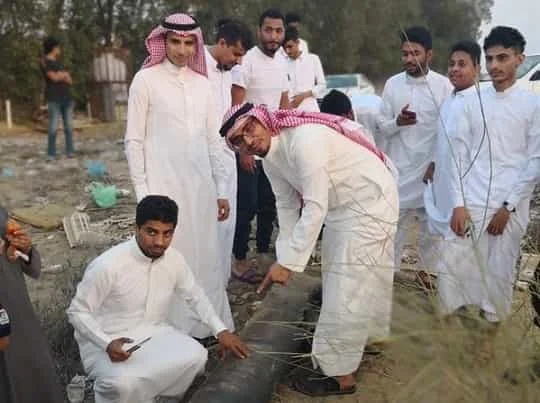 YOUNG SAUDIS TAKE SELFIE WITH HOUTHI MISSILE FRAGMENTS