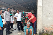 Peduli Sesama, Kades Sukarami dan Rantau Kasai Bersama Korpimcam Cek ODGJ di Desanya