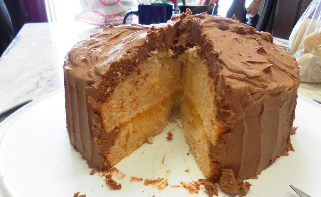 Whisking Through Life: Gluten-Free Vanilla Cake with Pineapple Filling & Chocolate Buttercream