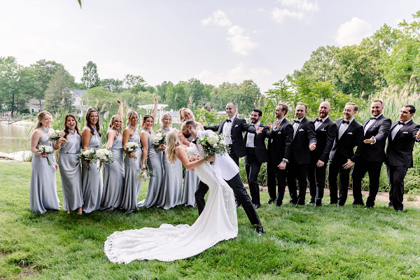 Backyard Summer Wedding in Edgewater, MD photographed by Maryland Wedding Photographer Heather Ryan Photography