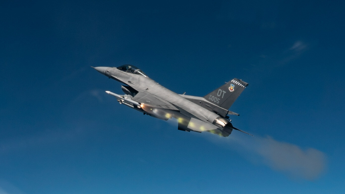 F-16 fires AIM-120D-3 for final flight test of newest AMRAAM variant