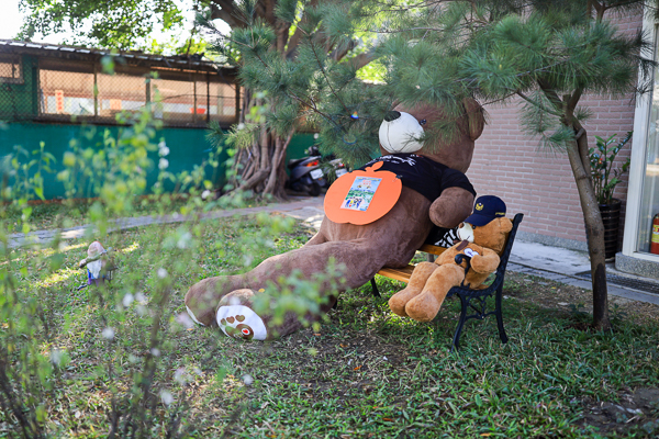 台中公園派出所好溫馨，小羊群、熊熊警察、雪人、玫瑰花熊好可愛