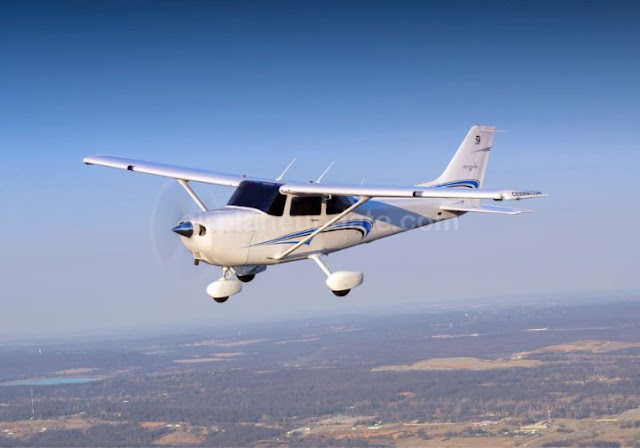 Cessna Skyhawk light sport aircraft