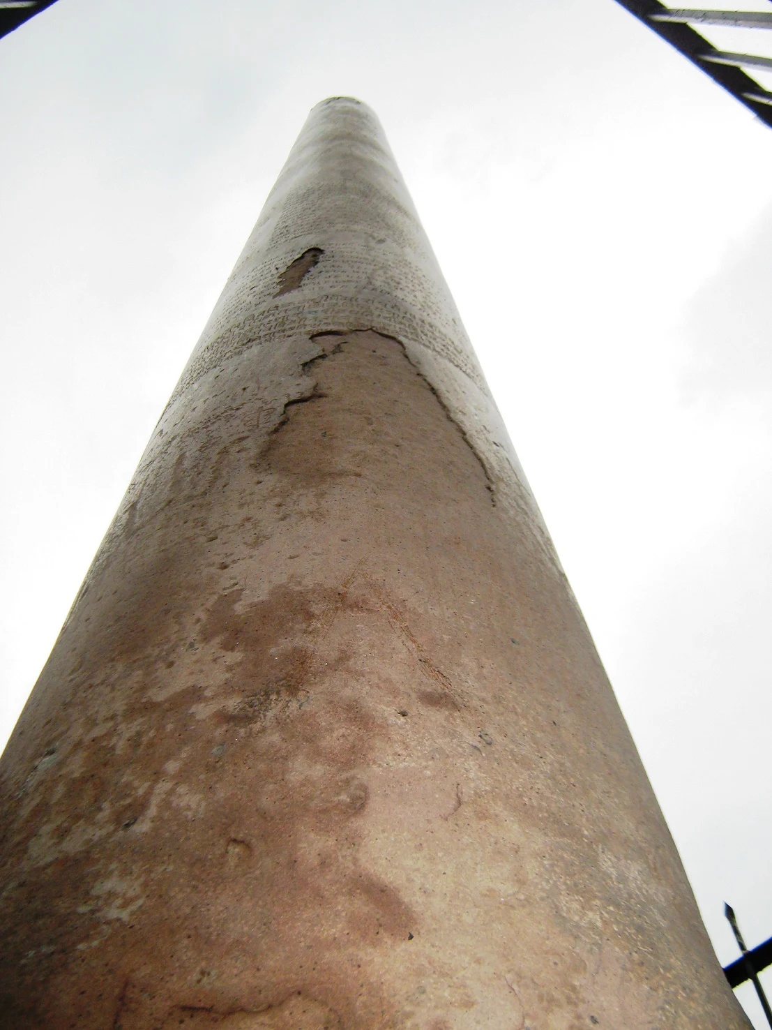 2,000 year old Ashoka Pillar in Delhi suffers heavy damage