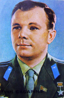 1969–1972 Chocolats Victoria : Vedetten Parade Album 2 #404 - Youri Gagarine (Yuri Gagarin)
