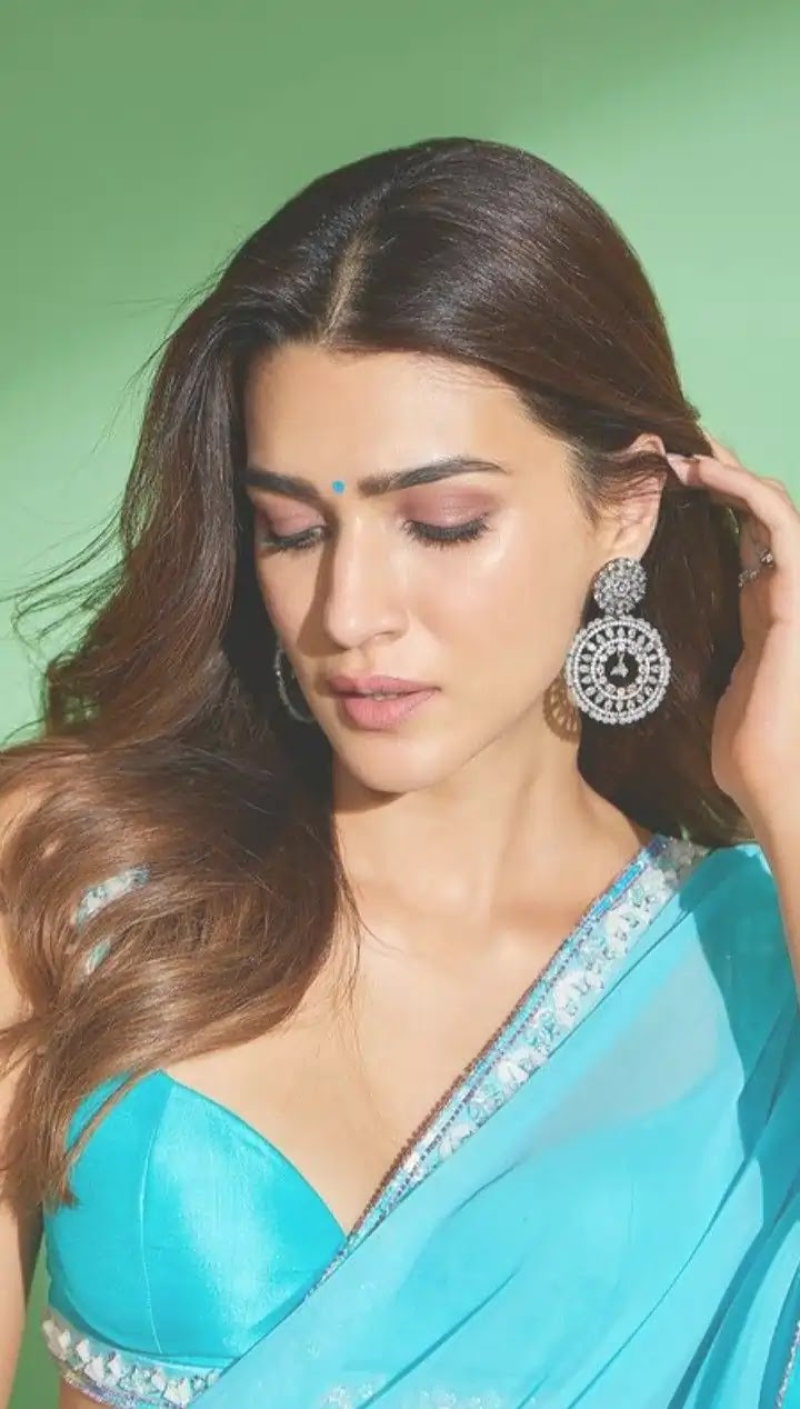Happy Birthday Kriti Sanon 81 Bold And Hot Pics For Fans Zflixnetwork