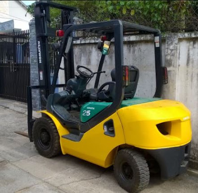 giá xe nâng komatsu 2.5 tấn 0937782768