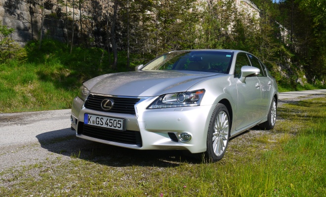 Lexus GS 300h front view